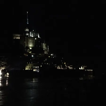 Au Mont Chez Nous Jaccuzi Et Sauna Hébergement de vacances Pontorson