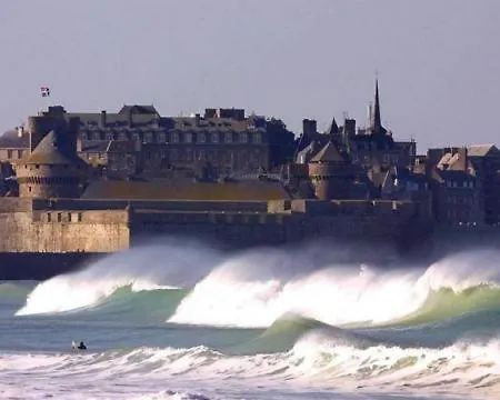 Au Mont Chez Nous Jaccuzi Et Sauna Hébergement de vacances Pontorson