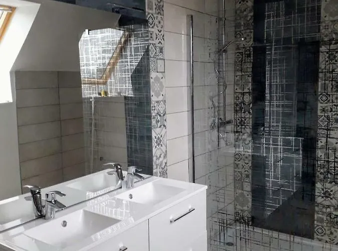 Au Mont Chez Nous # Jacuzzi&sauna # * Pontorson